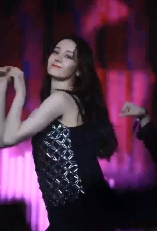 迪丽热巴生日会跳舞的歌曲高清mv在线看