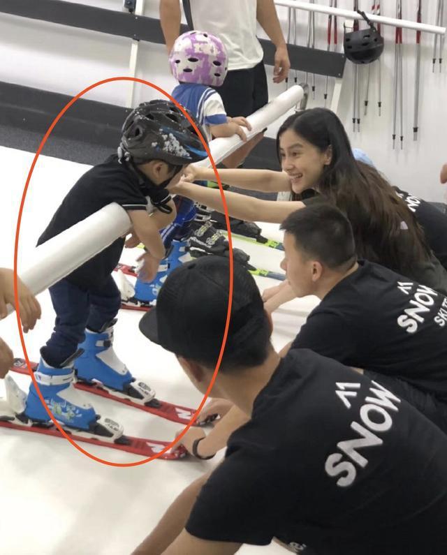小海绵扮消防员这个亚子太可爱了!
