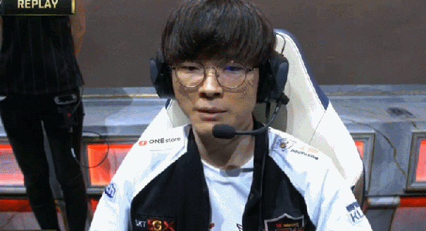 [LOL朝闻]Faker也会手抖！SKT不敌G2李哥表情让人心疼，大魔王真的老了吗？