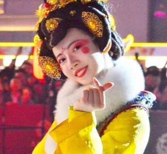 抖音不倒翁小姐姐简介一览