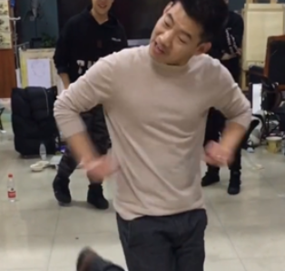 抖音抖音魔性夹腿舞慢动作教学视频一一讲解