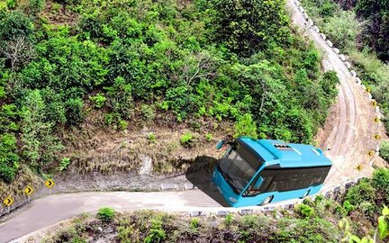 真正的越野山地巴士驾驶模拟器截图